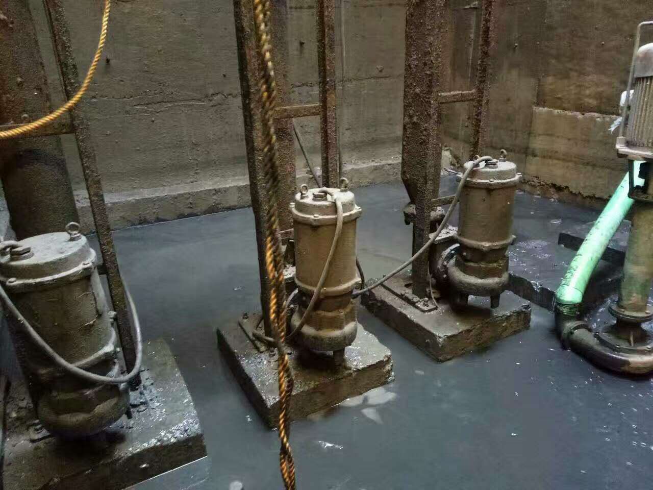 卢氏污水池清理